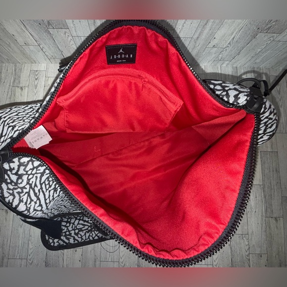 Jordan Monogram Black Elephant Print Duffle Bag (size Large) 40L - Picture 7 of 12